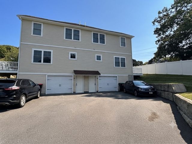 58 Oak St 58, Clinton, MA 01510