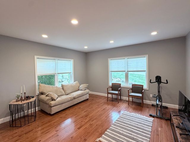 58 Oak St 58, Clinton, MA 01510