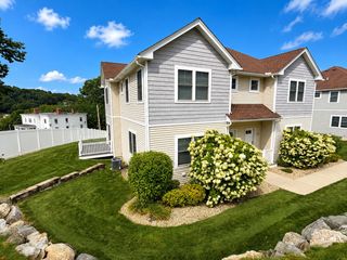 58 Oak St 58, Clinton, MA 01510