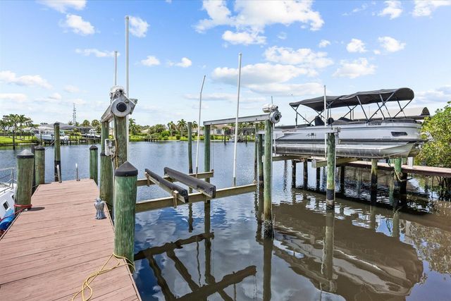 910 SW Lost River Shores Drive, Stuart, FL 34997