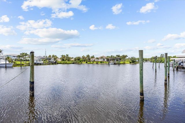 910 SW Lost River Shores Drive, Stuart, FL 34997