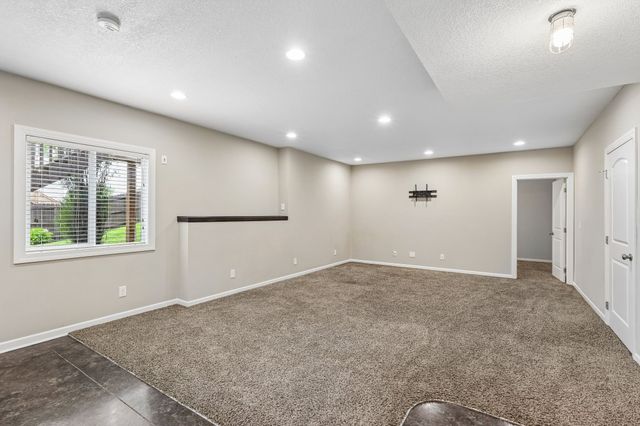 714 NE 45th Court, Ankeny, IA 50021