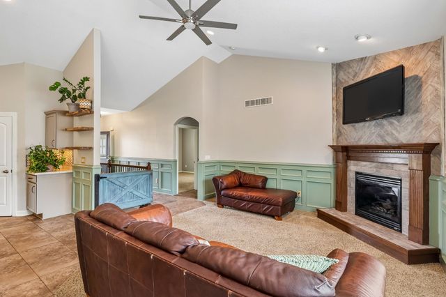 714 NE 45th Court, Ankeny, IA 50021