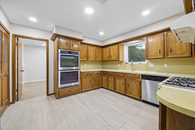 1307 Southern Hills Road, Kingwood, TX 77339