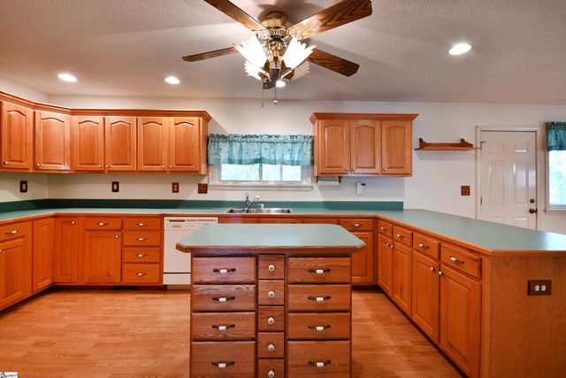 125 Fleetwood Drive, Liberty, SC 29657
