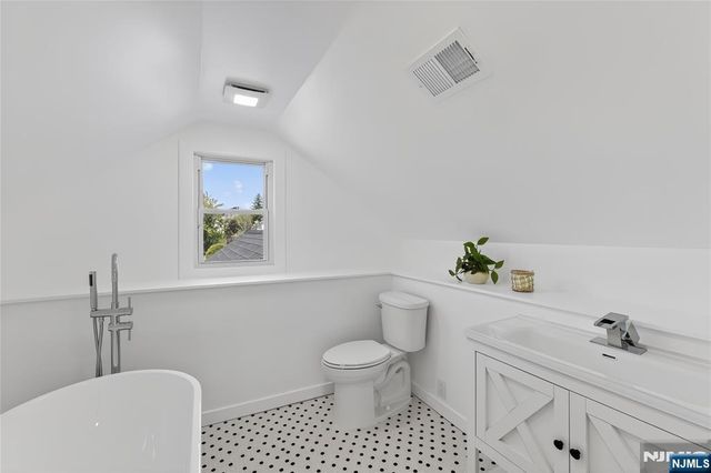 909 Ridgewood Road, Millburn, NJ 07041