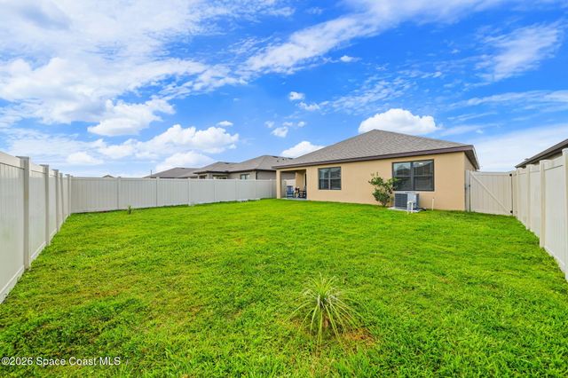 1814 Farmhouse Road SE, Palm Bay, FL 32909