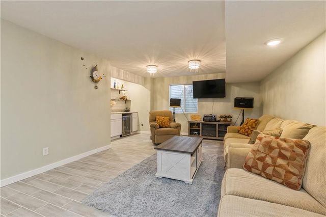917 35th Street SW, Bondurant, IA 50035
