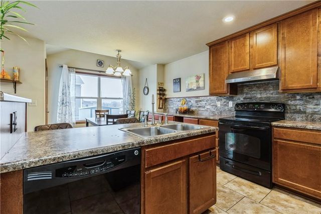 917 35th Street SW, Bondurant, IA 50035