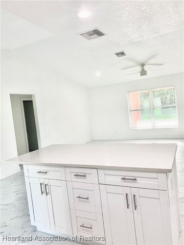 435 Vanguard Avenue NW, Lake Placid, FL 33852