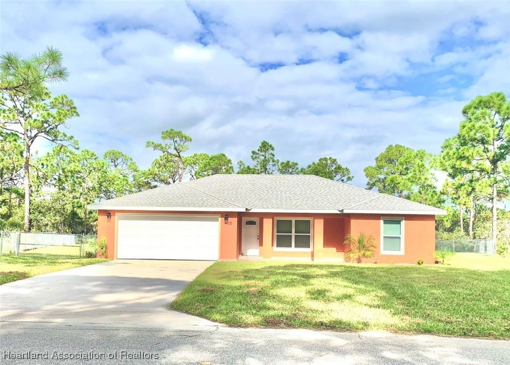 435 Vanguard Avenue NW, Lake Placid, FL 33852
