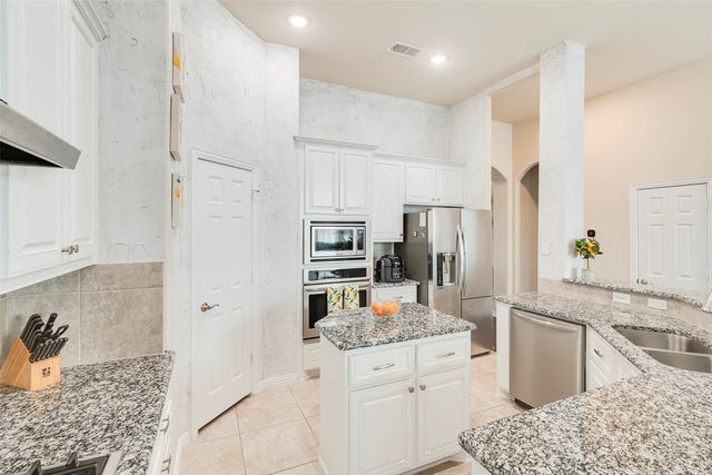 1848 River Run Drive, Desoto, TX 75115