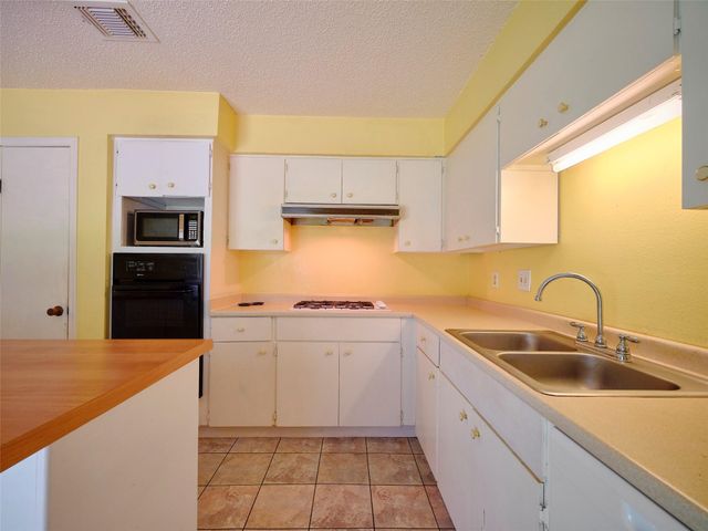9438 Cedar Point Circle, Houston, TX 77070