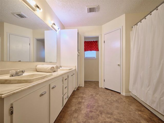 9438 Cedar Point Circle, Houston, TX 77070