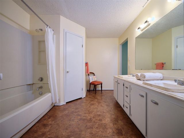 9438 Cedar Point Circle, Houston, TX 77070