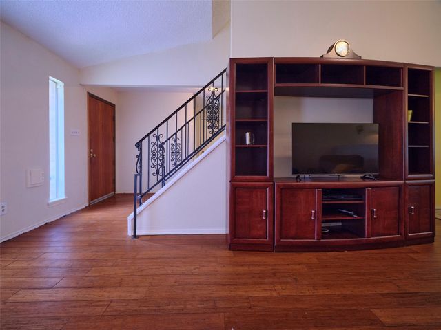 9438 Cedar Point Circle, Houston, TX 77070