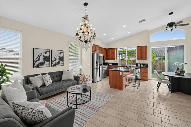 6268 Canyon Bluff Ct, San Diego, CA 92121