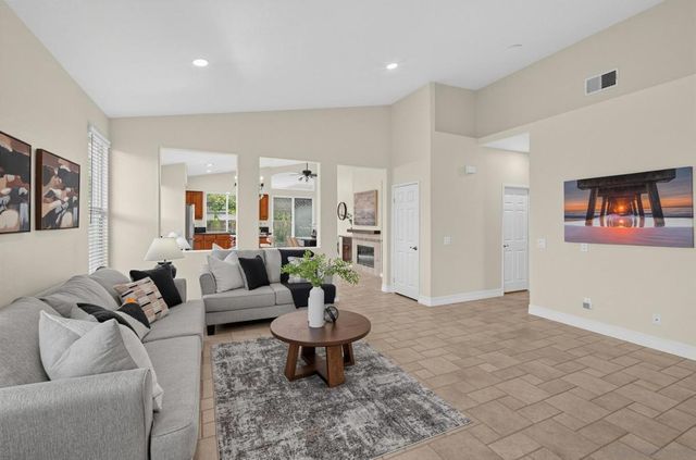 6268 Canyon Bluff Ct, San Diego, CA 92121