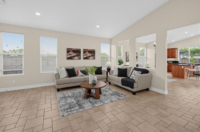 6268 Canyon Bluff Ct, San Diego, CA 92121
