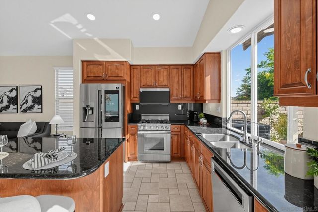 6268 Canyon Bluff Ct, San Diego, CA 92121