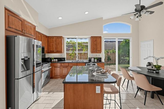 6268 Canyon Bluff Ct, San Diego, CA 92121