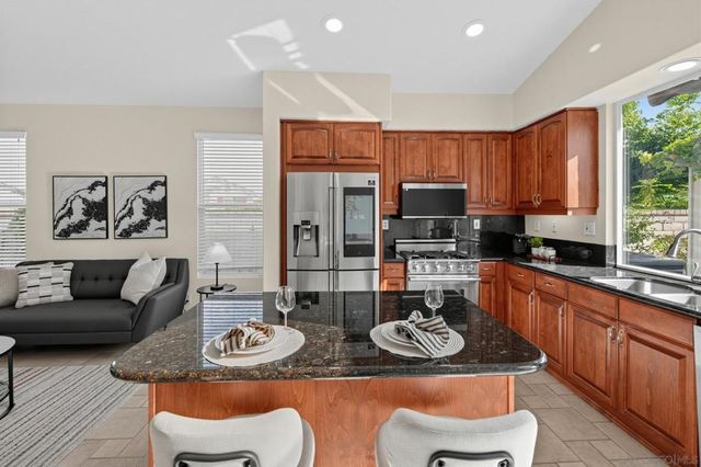 6268 Canyon Bluff Ct, San Diego, CA 92121