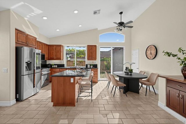 6268 Canyon Bluff Ct, San Diego, CA 92121