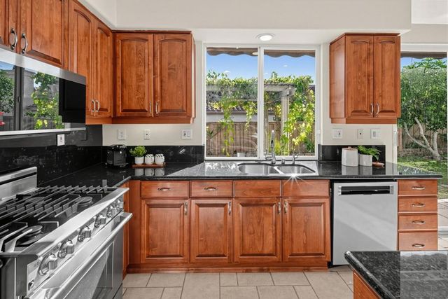 6268 Canyon Bluff Ct, San Diego, CA 92121