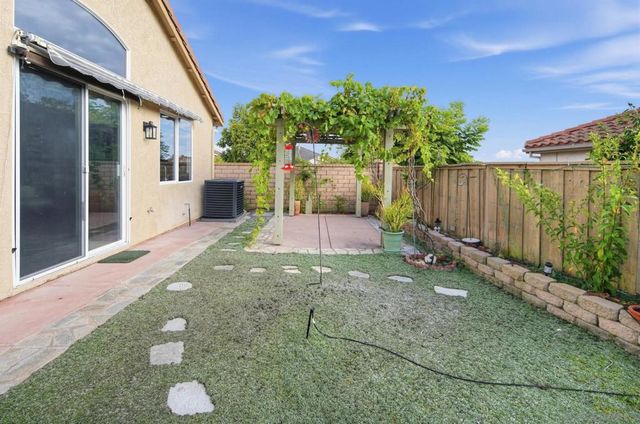 6268 Canyon Bluff Ct, San Diego, CA 92121