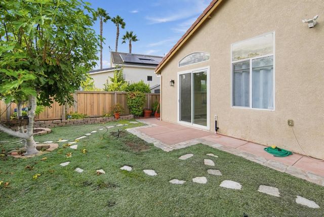 6268 Canyon Bluff Ct, San Diego, CA 92121