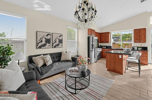 6268 Canyon Bluff Ct, San Diego, CA 92121