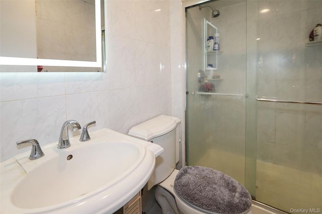 8 Pickwood Lane, Great Neck, NY 11024