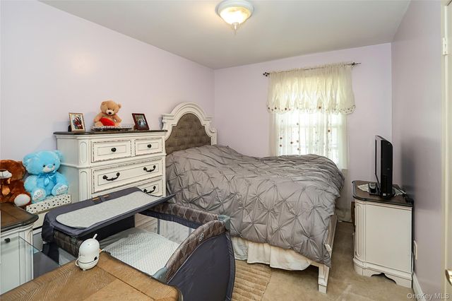 8 Pickwood Lane, Great Neck, NY 11024