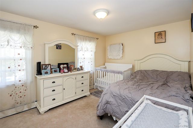 8 Pickwood Lane, Great Neck, NY 11024