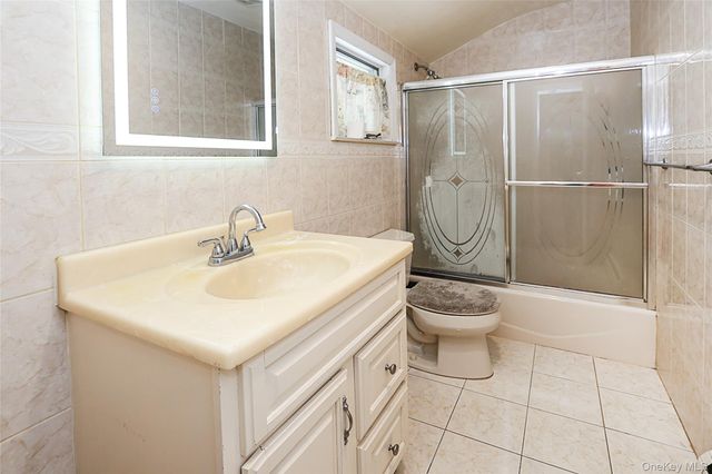 8 Pickwood Lane, Great Neck, NY 11024