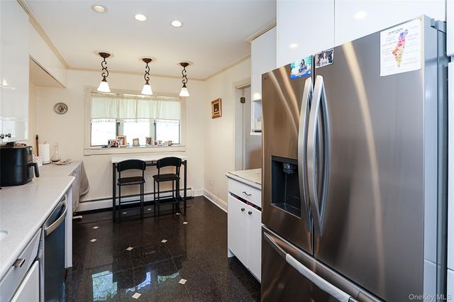 8 Pickwood Lane, Great Neck, NY 11024