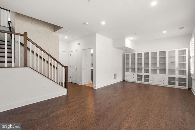 10124 DALMATIAN ST, Rockville, MD 20850