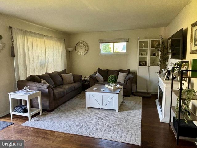 520 OLIVE ST, Warminster, PA 18974