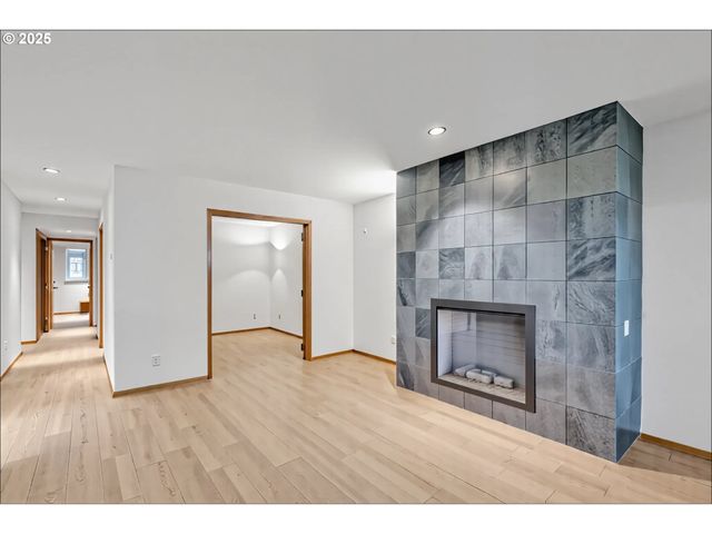 2512 Se BAYPOINT Dr 37, Vancouver, WA 98683