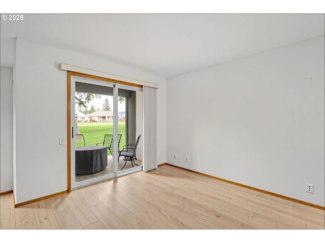 2512 Se BAYPOINT Dr 37, Vancouver, WA 98683