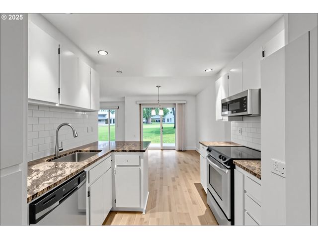 2512 Se BAYPOINT Dr 37, Vancouver, WA 98683