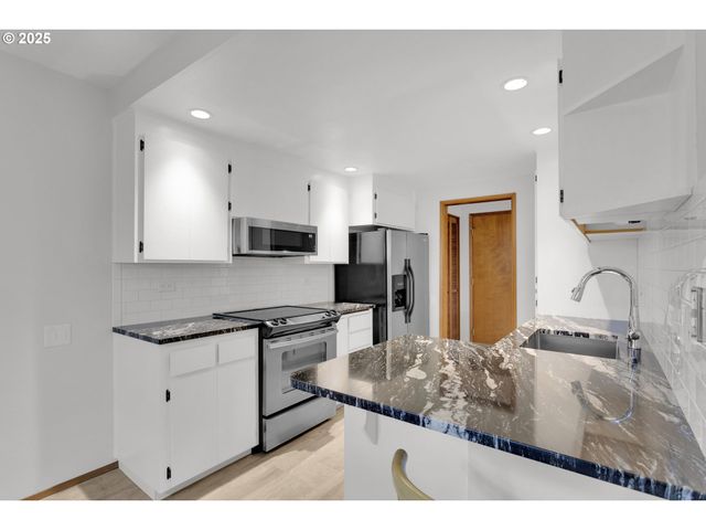 2512 Se BAYPOINT Dr 37, Vancouver, WA 98683