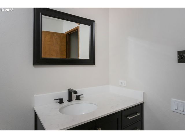 2512 Se BAYPOINT Dr 37, Vancouver, WA 98683