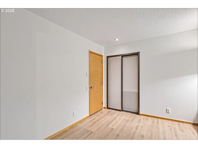 2512 Se BAYPOINT Dr 37, Vancouver, WA 98683