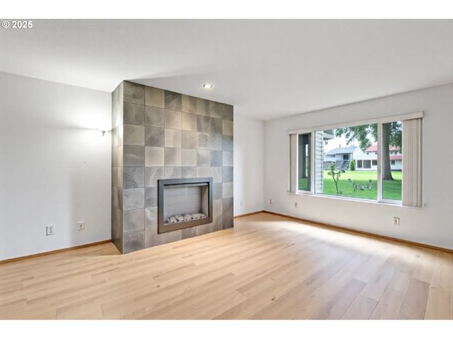 2512 Se BAYPOINT Dr 37, Vancouver, WA 98683