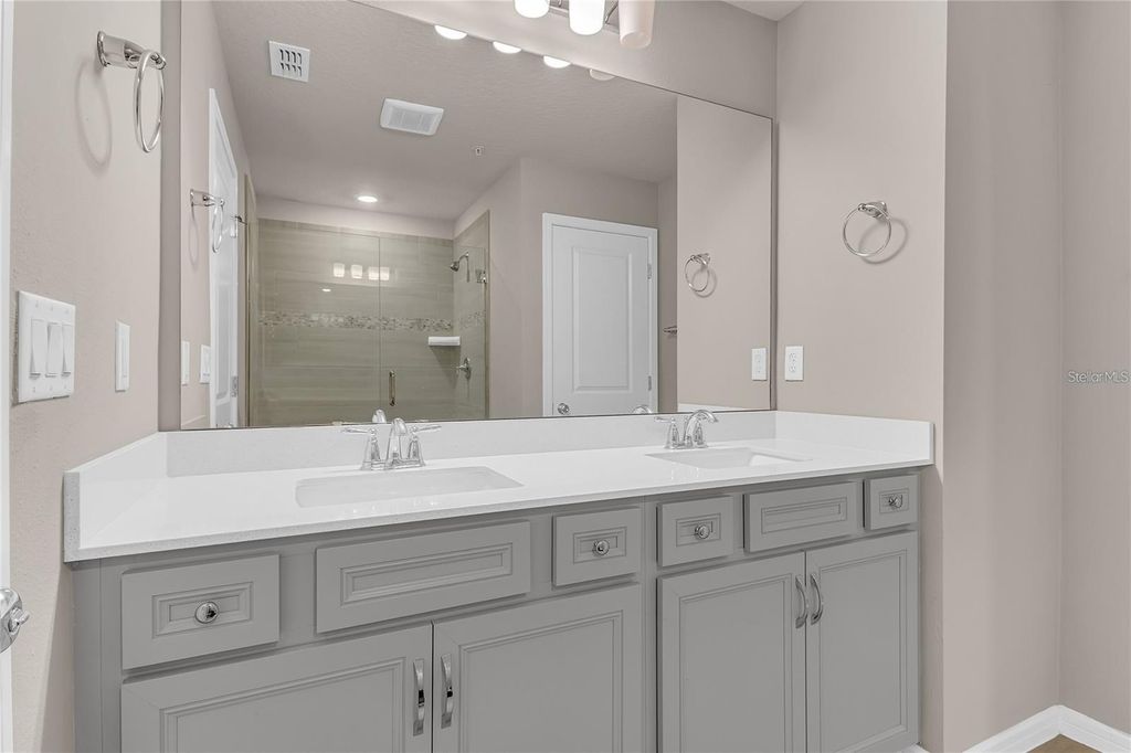 Image 15 of property listing at 14328 SAPELO BEACH DRIVE, Orlando, FL 32827