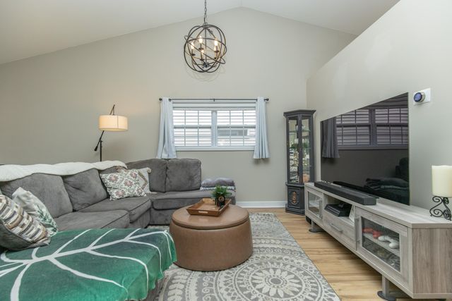 1927 Cory Lane, Chesterton, IN 46304