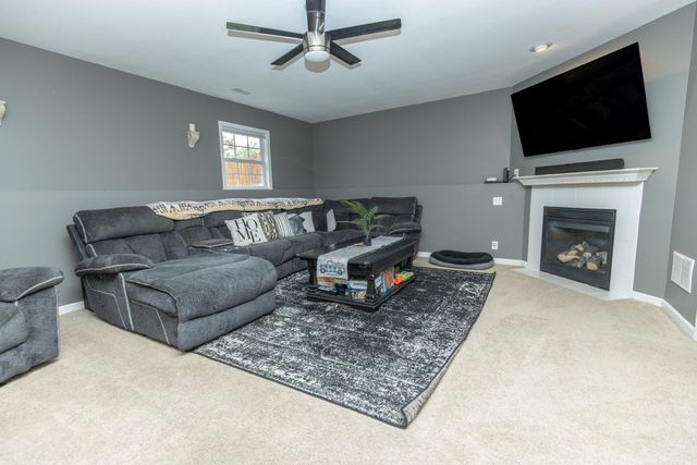 1927 Cory Lane, Chesterton, IN 46304