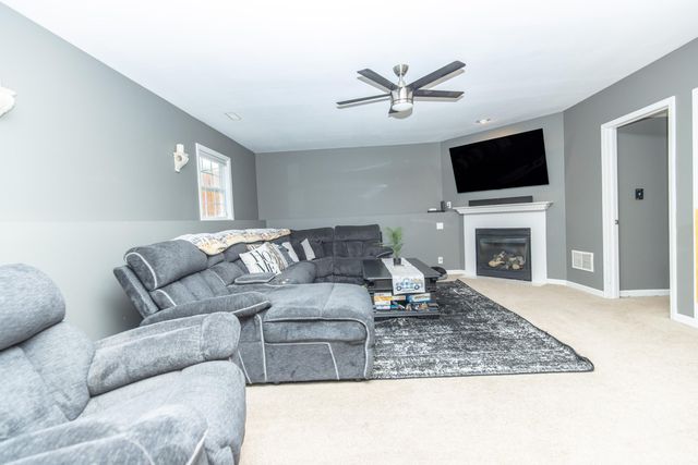 1927 Cory Lane, Chesterton, IN 46304
