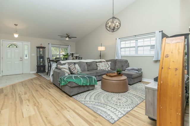1927 Cory Lane, Chesterton, IN 46304